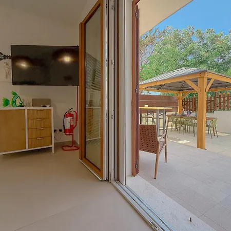 Nuovo - Pergola Con Bbq - 2 - By Host Hero 아파트 스틴티노